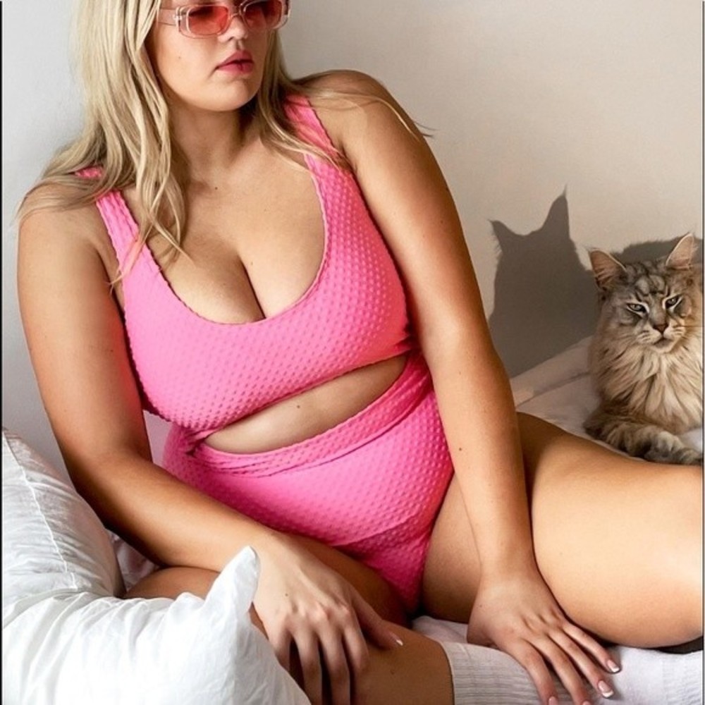 Cupshe Pink Textured Cut out One Piece Swimsuit